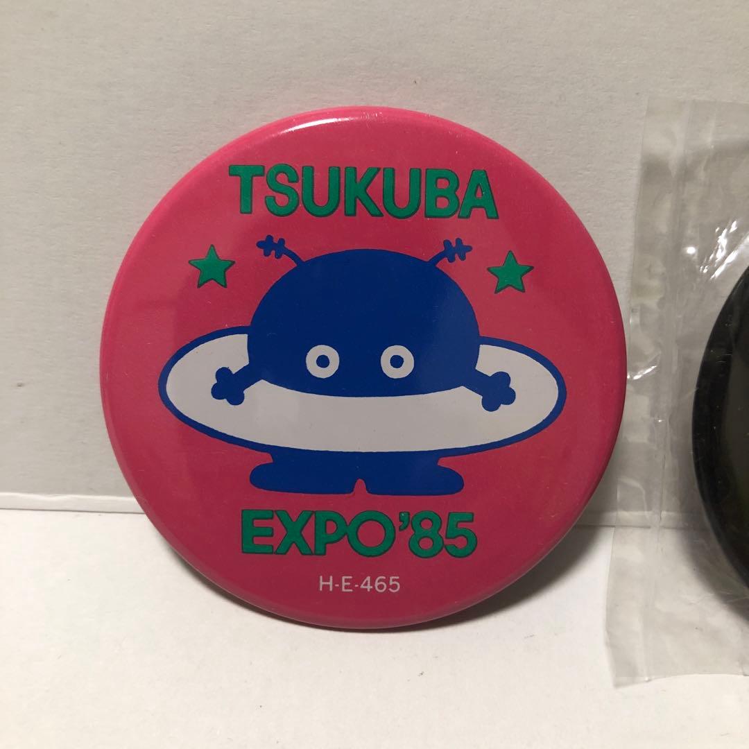 昭和レトロ つくばエキスポ'85 コスモ星丸 記念缶バッチ ブラックと