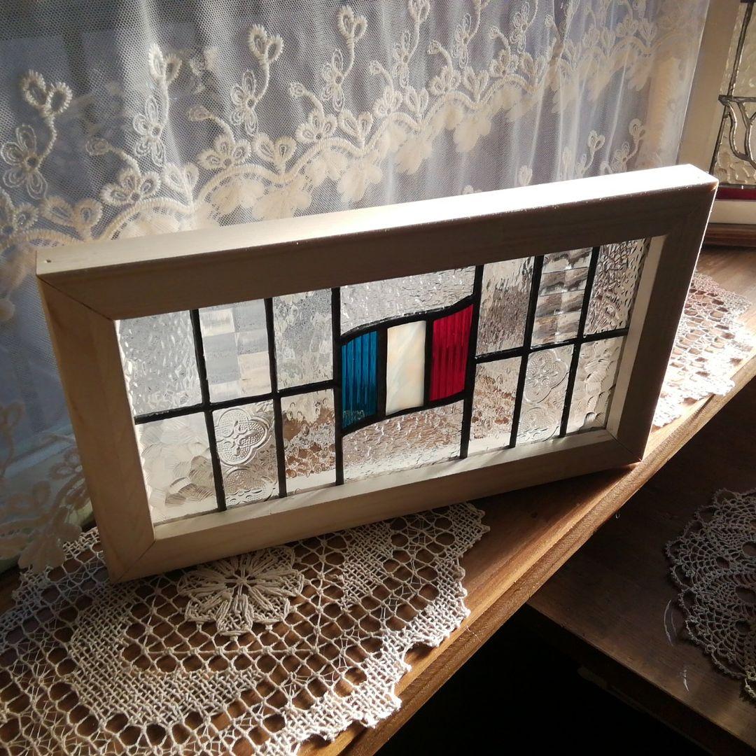 ハンドメイドのステンドグラス　フランスの風