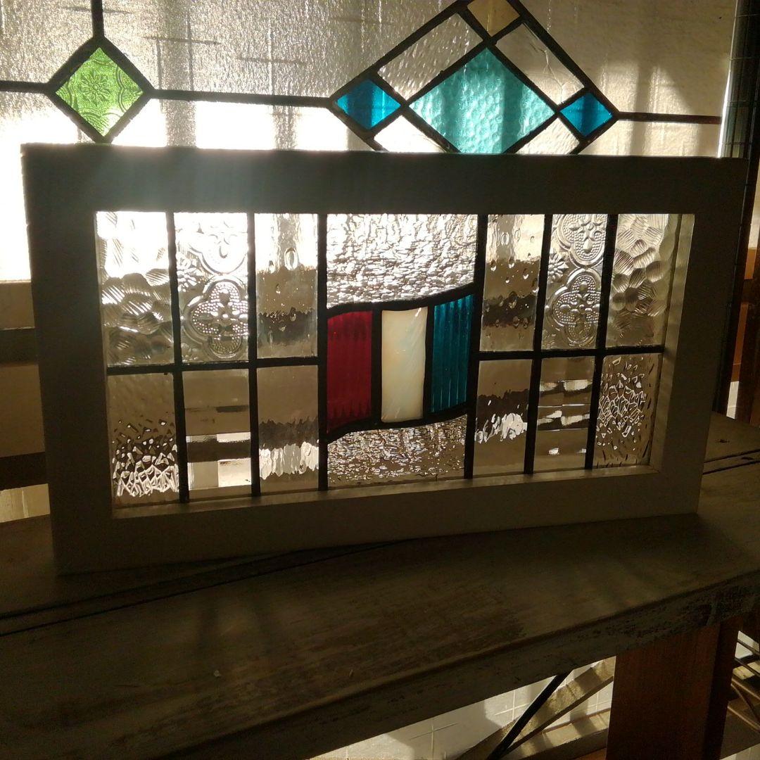 ハンドメイドのステンドグラス　フランスの風