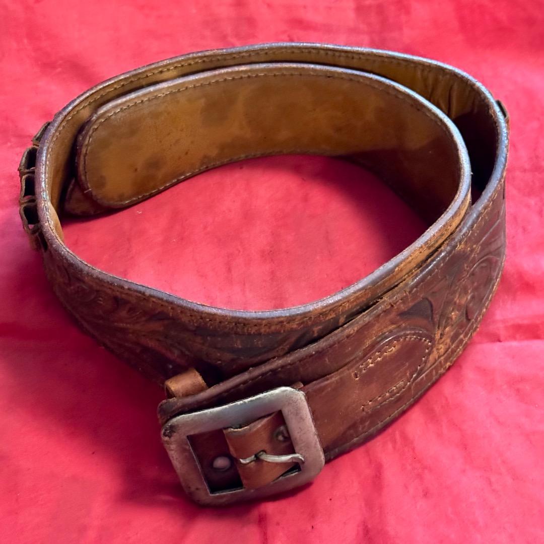 整備済 ウェスタンガンベルト 彫刻付き ホルスターなし