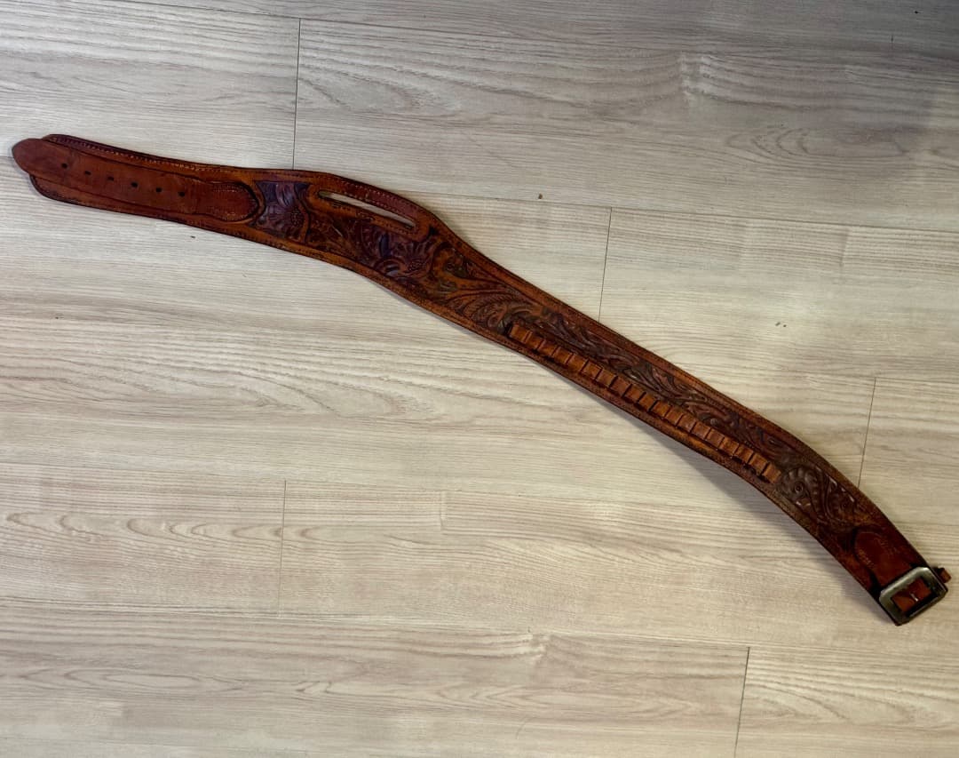 整備済 ウェスタンガンベルト 彫刻付き ホルスターなし