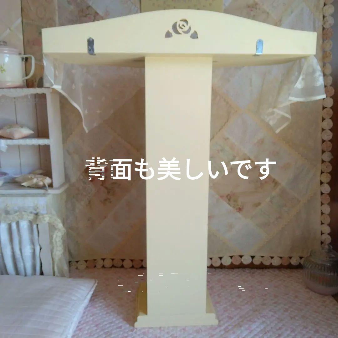 ばら抜きモチーフのコンソールテーブル