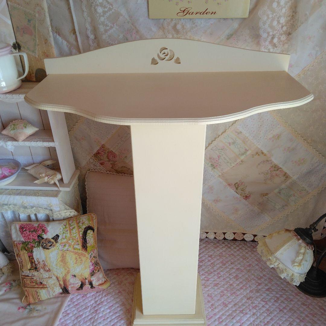 ばら抜きモチーフのコンソールテーブル