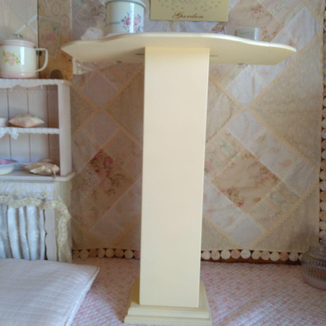 ばら抜きモチーフのコンソールテーブル