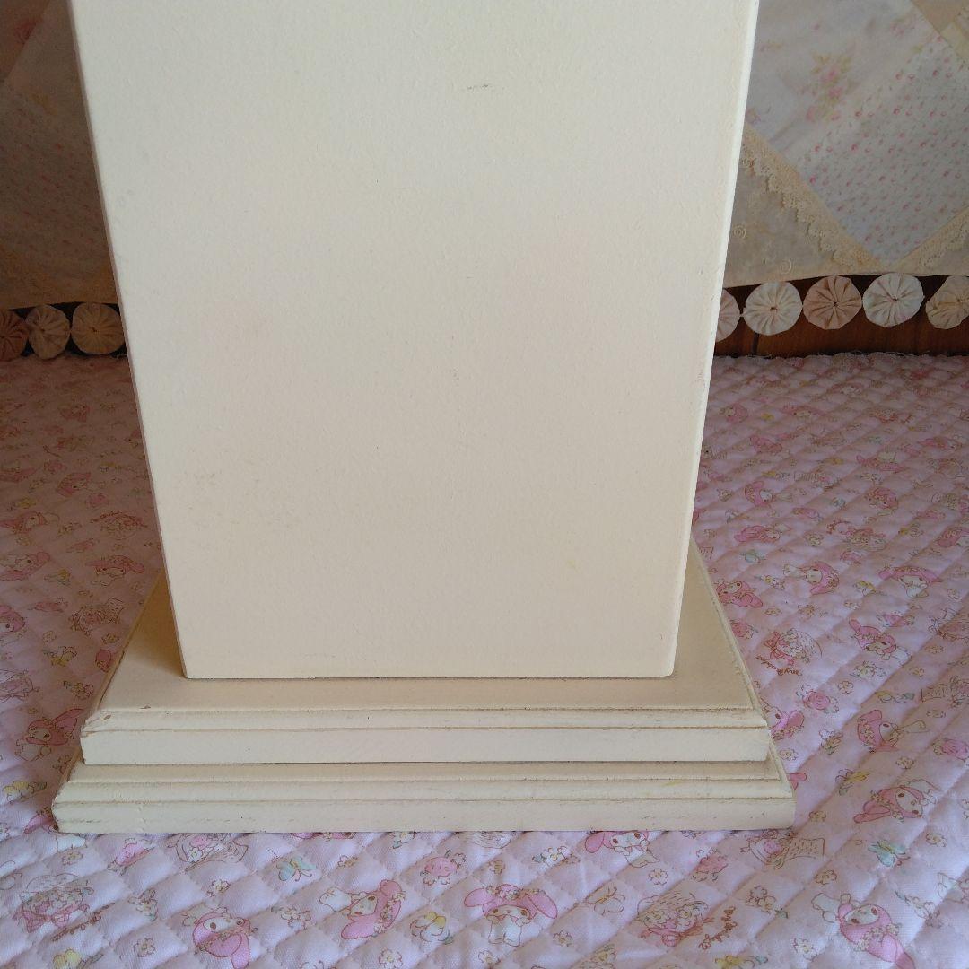 ばら抜きモチーフのコンソールテーブル