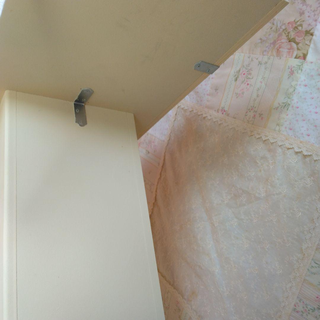 ばら抜きモチーフのコンソールテーブル