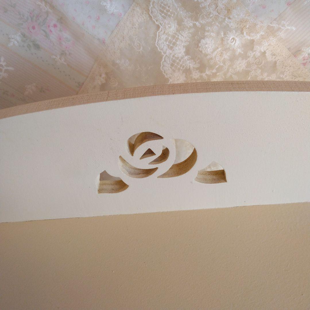 ばら抜きモチーフのコンソールテーブル