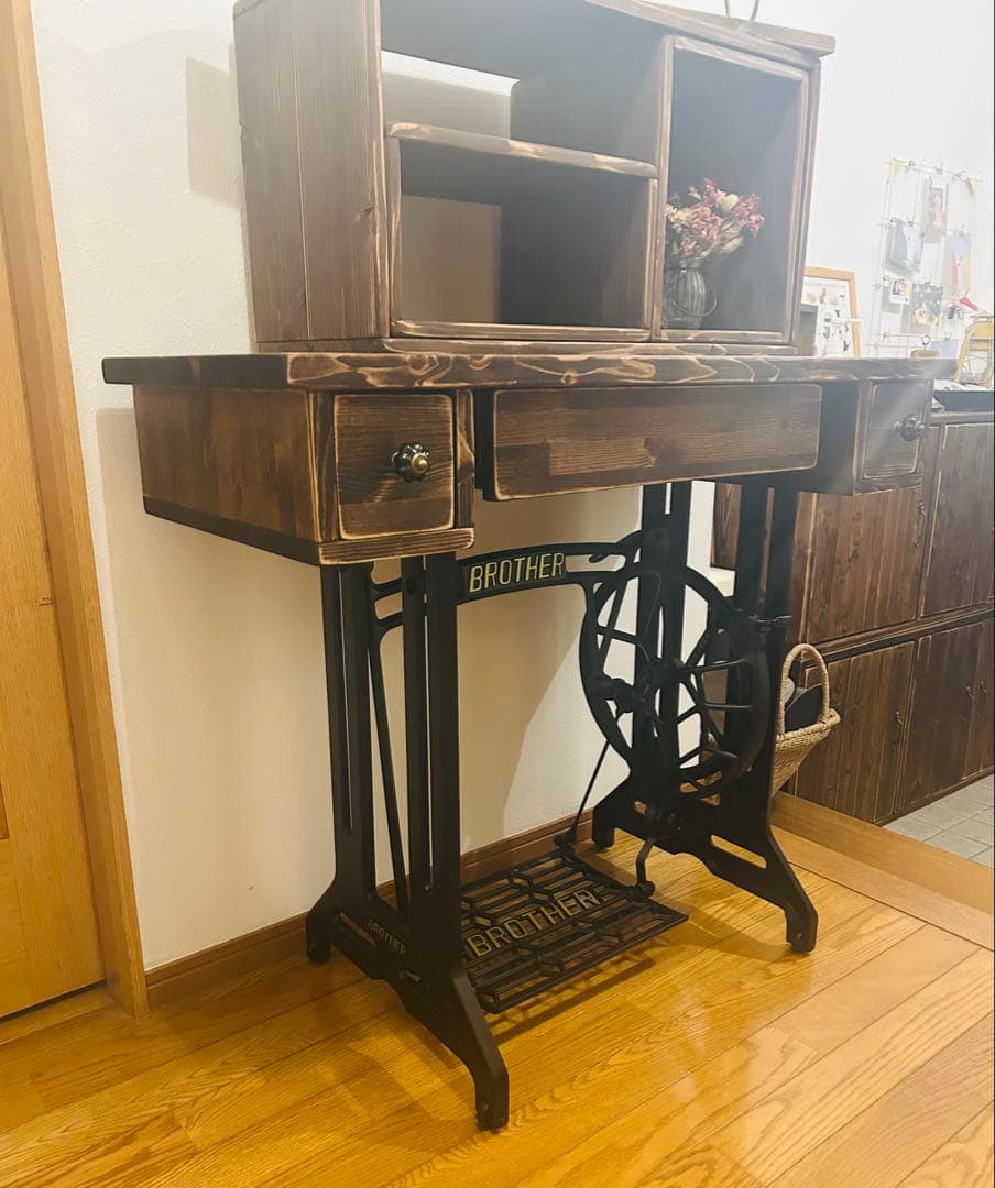 直接引き取りの場合お値下げ可　アンティークな ミシンテーブル　デスク ドレッサー