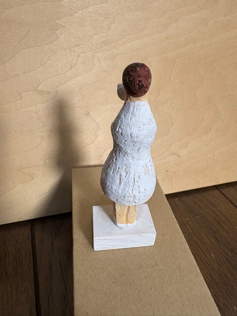 にしおゆき おるがん社 陶製人形 花をおくる 白い花