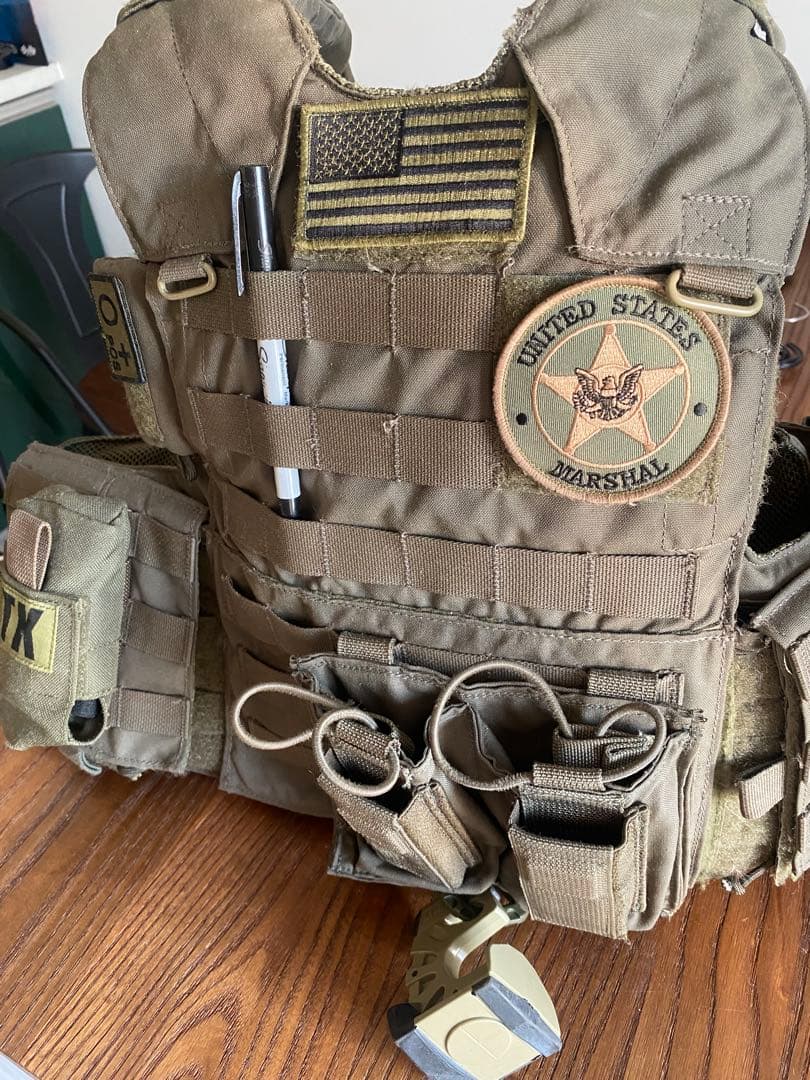 実物Eagle UAVプレートキャリア各種実物ポーチ付き