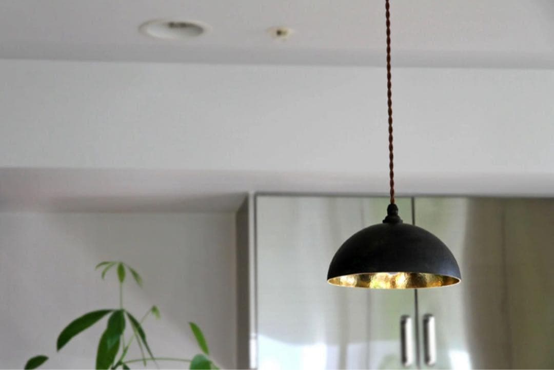 FUTAGAMI 真鍮　ペンダントランプ　鋳肌・半球　鍛金仕上げ　黒ムラ仕上げ