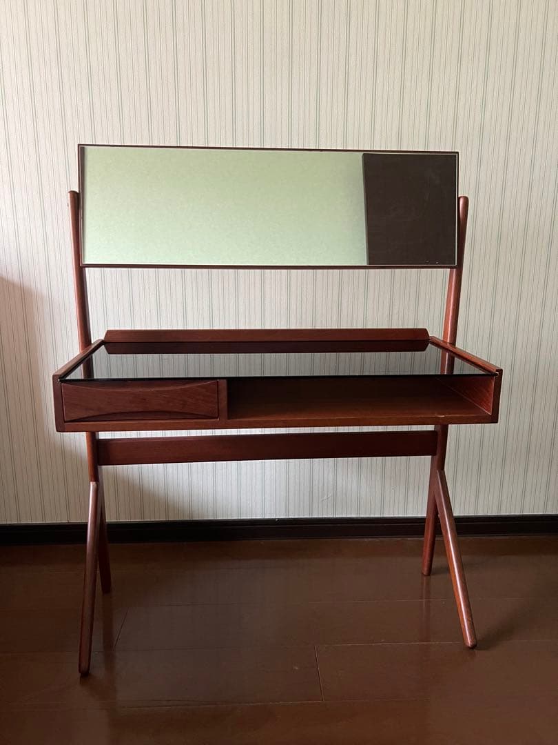 北欧ヴィンテージドレッサー