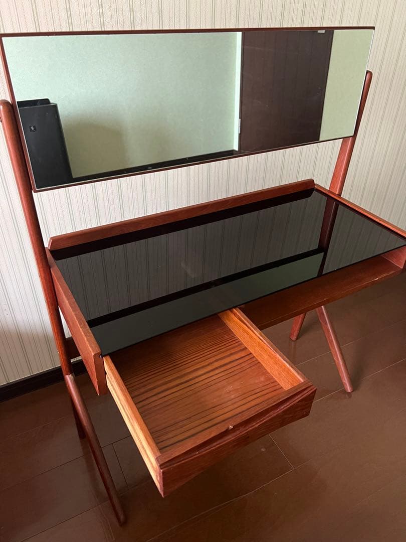 北欧ヴィンテージドレッサー