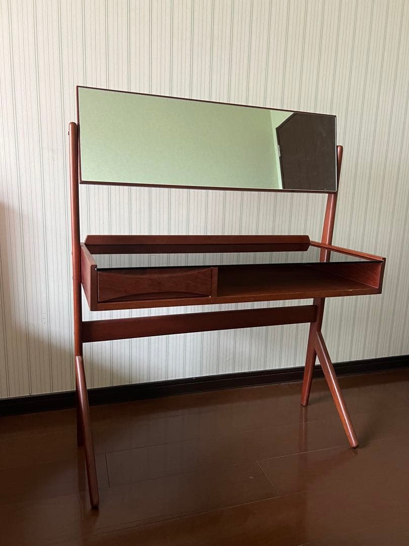 北欧ヴィンテージドレッサー