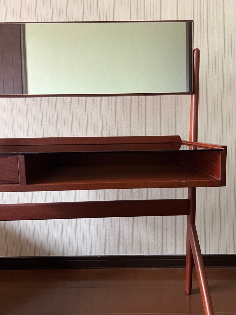 北欧ヴィンテージドレッサー