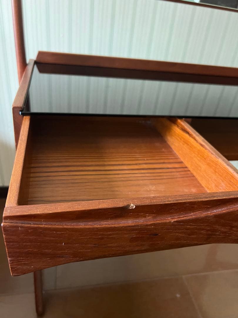 北欧ヴィンテージドレッサー