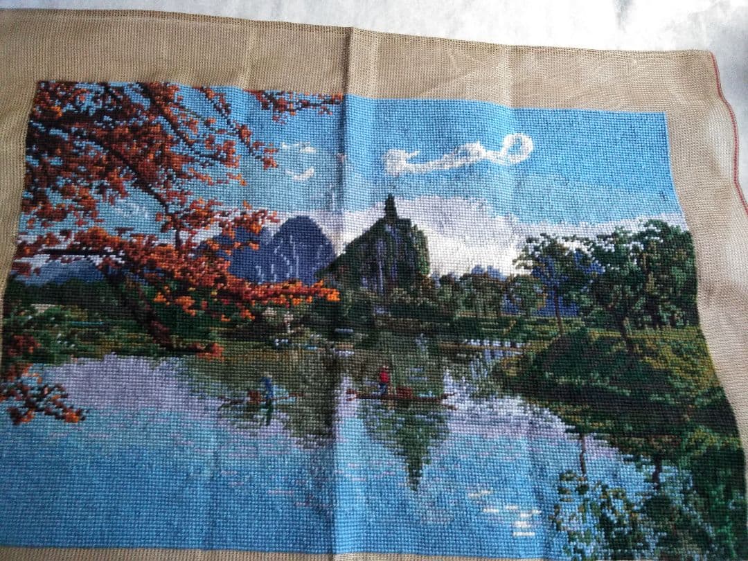 一面びっしりプチポワン刺繍　風景画