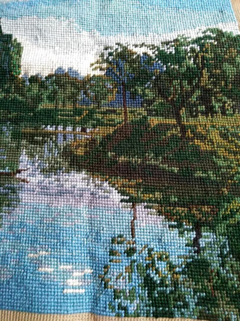 一面びっしりプチポワン刺繍　風景画