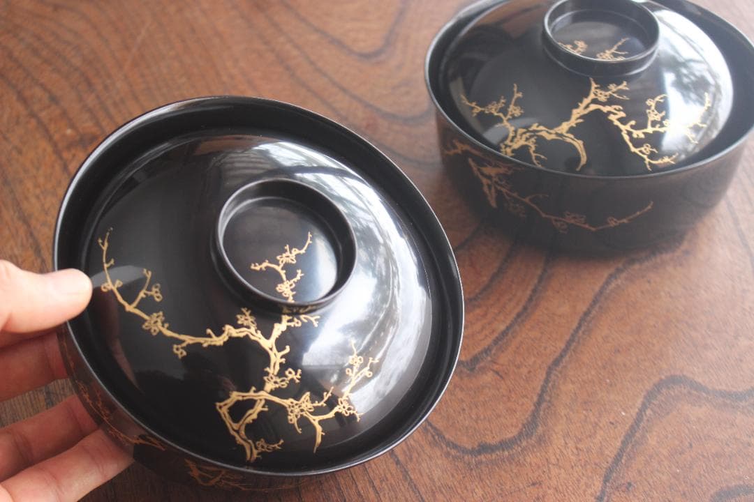 時代逸品！端正な時代黒漆に極上梅蒔絵の映える煮物椀2点（検懐石道具