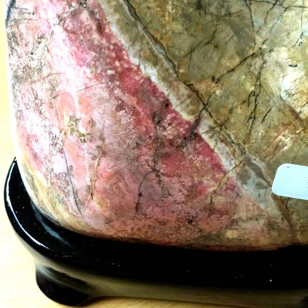 希少ロードナイト磨き原石　(和名:バラ輝石) 美しい天然石　愛をサポート　置物