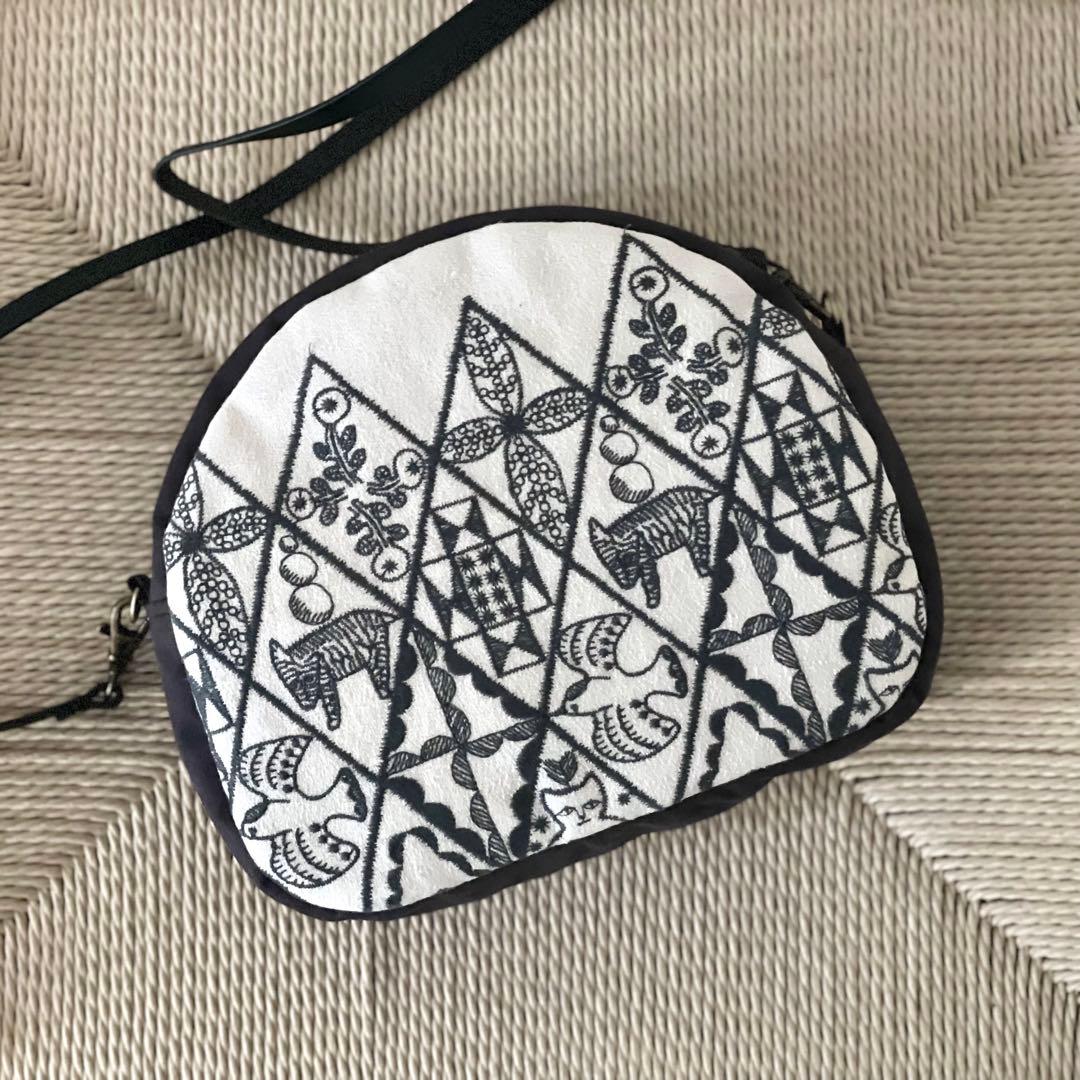 ⚮̈ミナペルホネン　symphony ecru まるまるっこポシェット