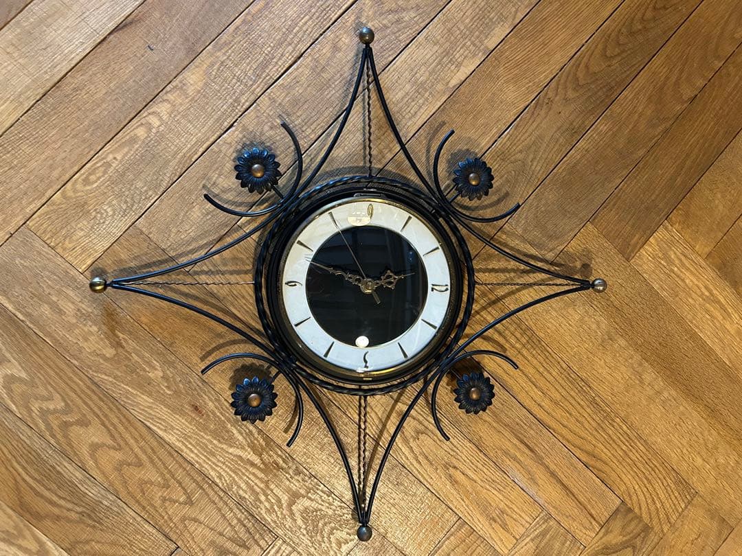 アンティーク　1950 美品 デザイン　アイアン　壁掛け時計 貴重
