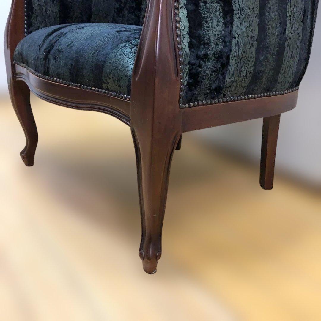 【送料無料】クラシック アームチェア 彫刻木枠 鋲打ち 1人掛け 　251224