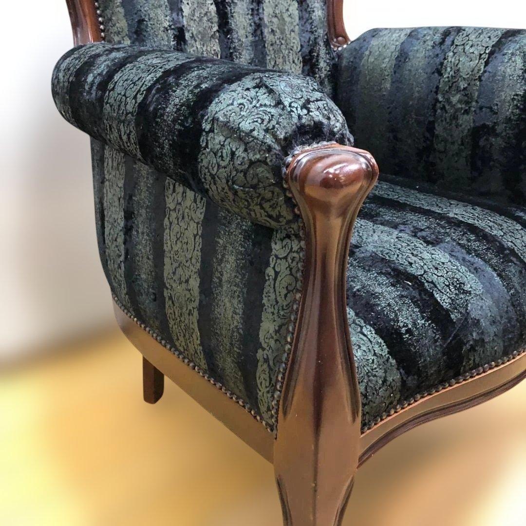 【送料無料】クラシック アームチェア 彫刻木枠 鋲打ち 1人掛け 　251224