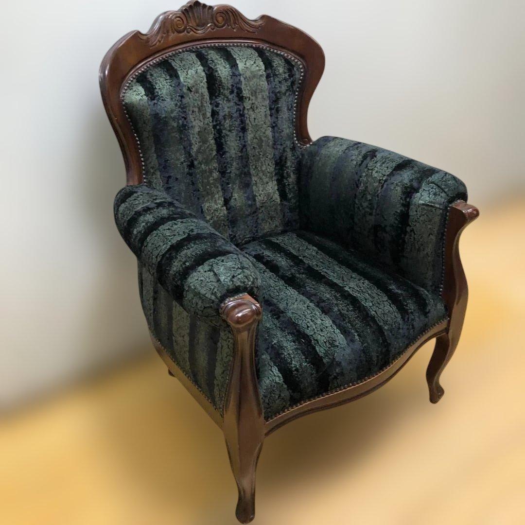 【送料無料】クラシック アームチェア 彫刻木枠 鋲打ち 1人掛け 　251224