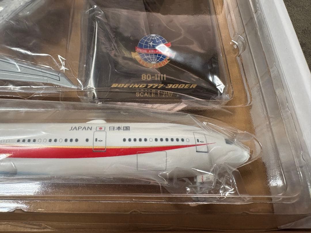 Boeing 777-300ER 1:200スケール 政府専用機 台座付き