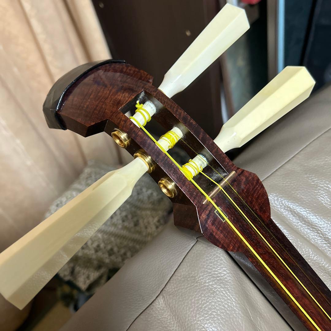 花柄の津軽三味線　太棹　紅木