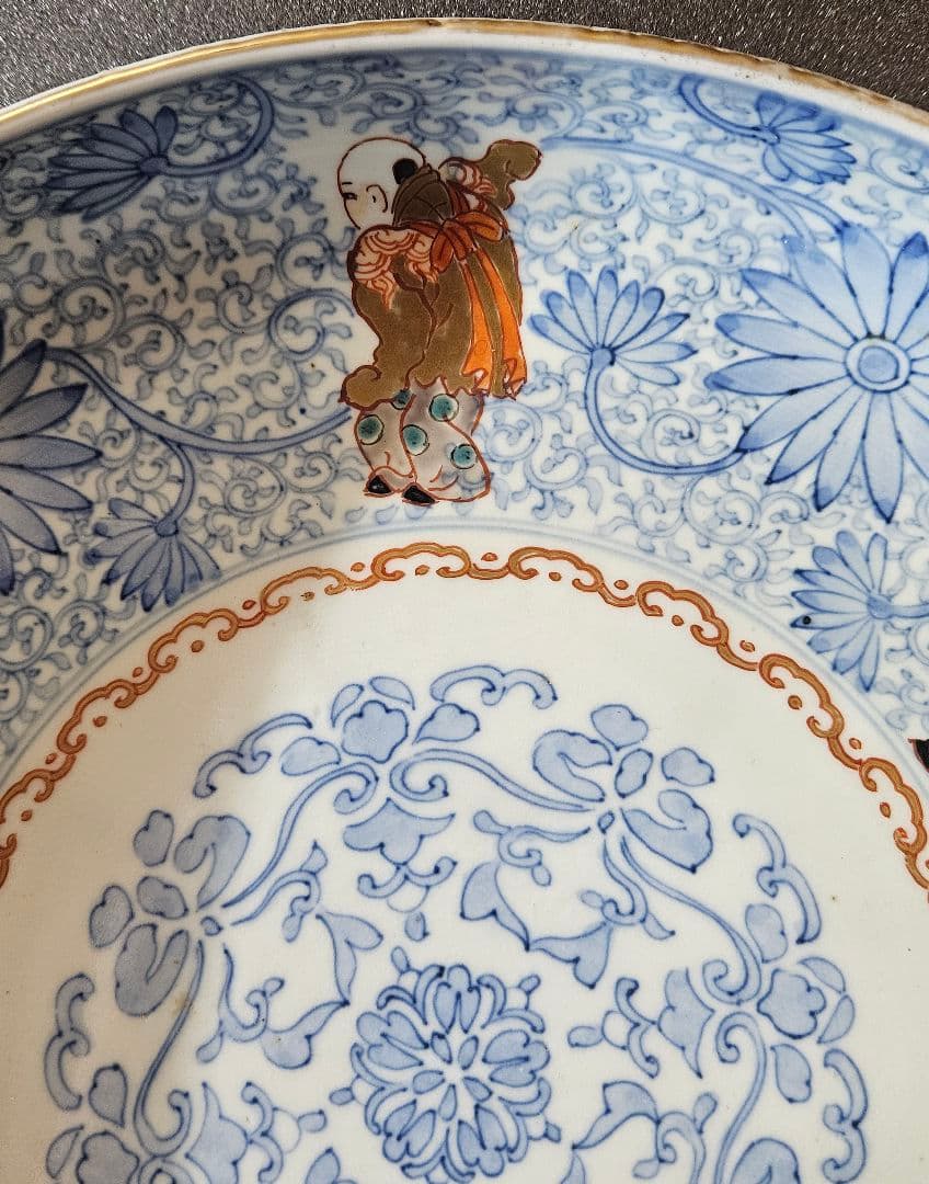 大名品❗】江戸時代　古伊万里　染錦　 唐草文に金彩色絵唐子図　31.2cm大鉢