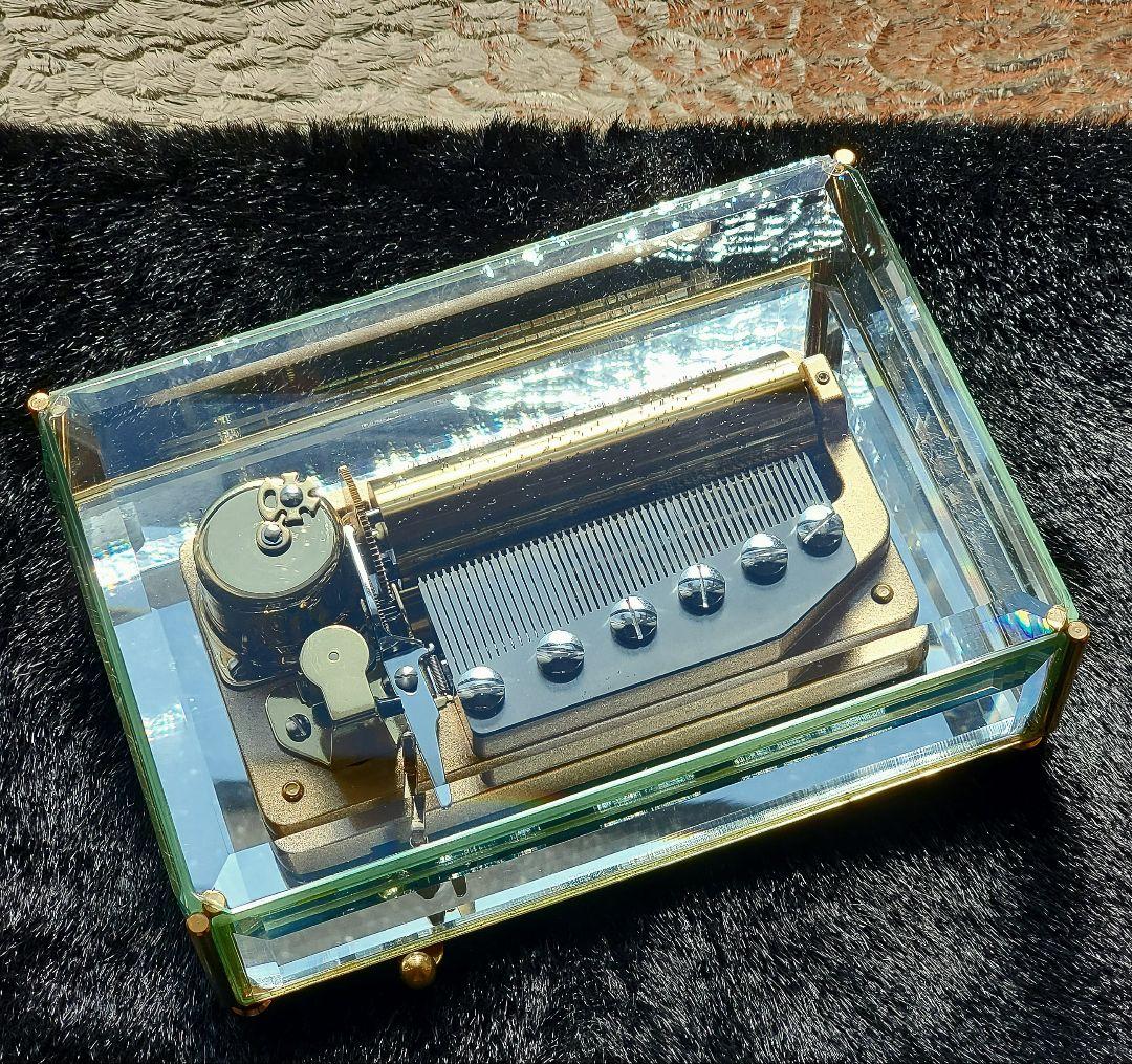 【Music Box Company】『50弁 クリスタルBOX』50N-1T3