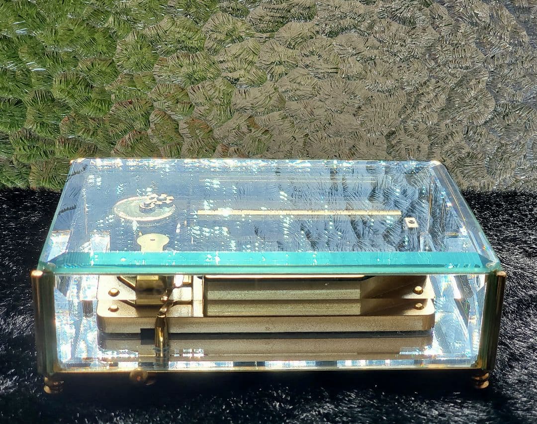 【Music Box Company】『50弁 クリスタルBOX』50N-1T3