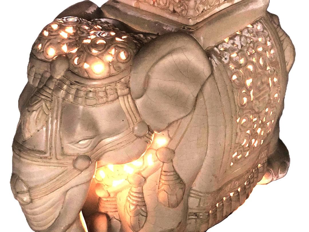 【 白釉象花台 】　アンティーク　吉祥蝙蝠文