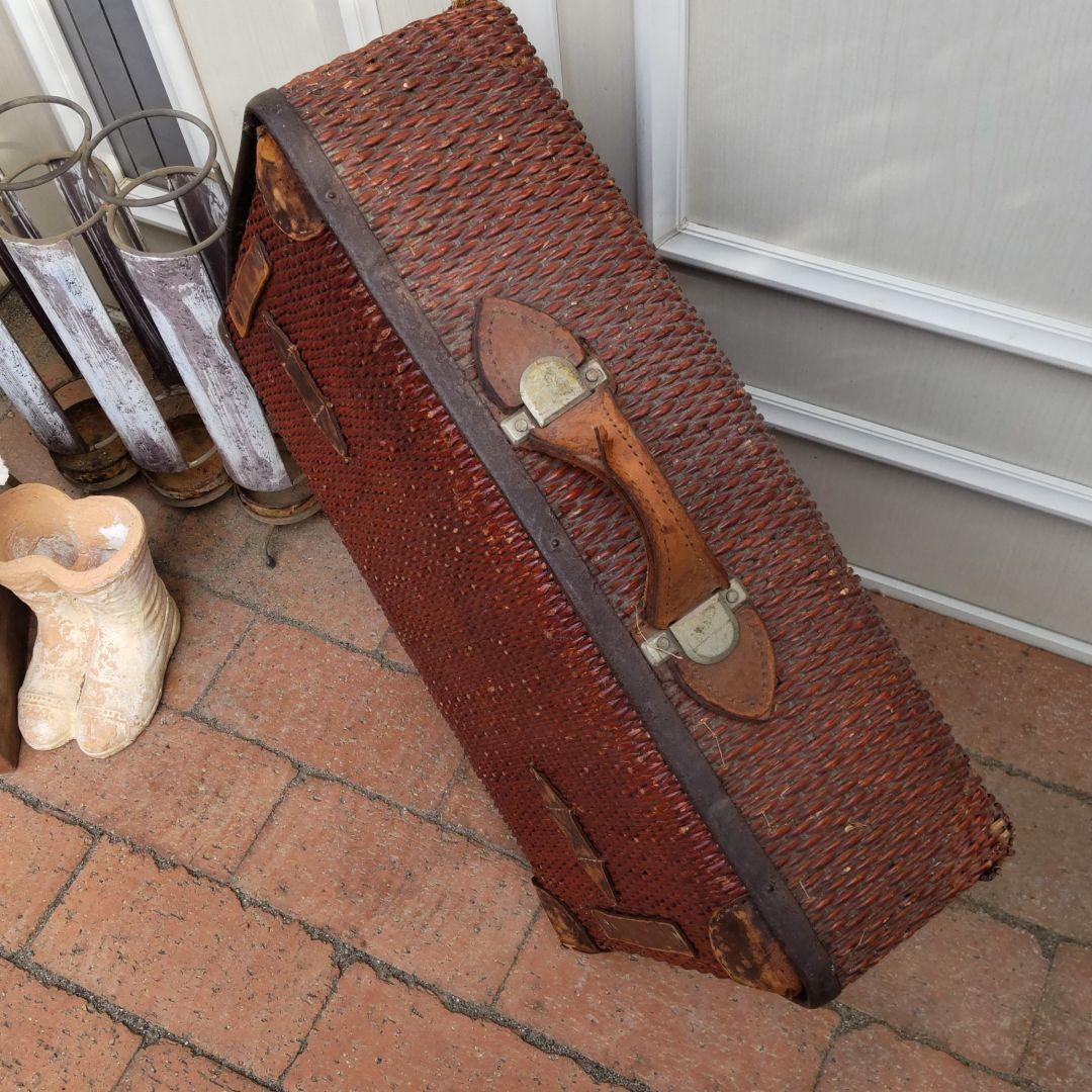 フーテンの寅さんが使っていたような柳行李　レトロなトランク