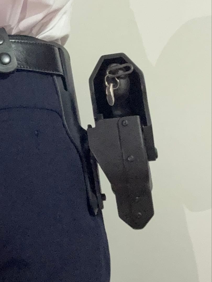 【希少】★原価14万！大赤字！★警察 新型拳銃入れ（一部破損品）