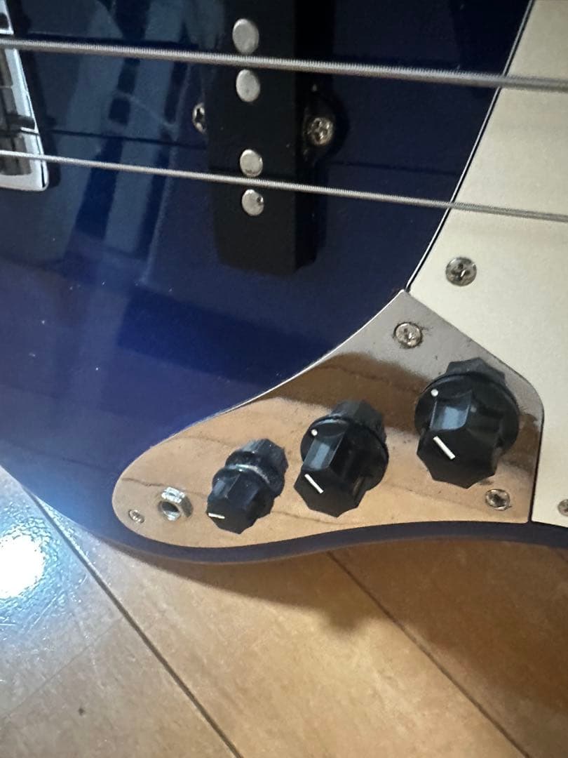 ベース Squier by Fender Jazz Bass