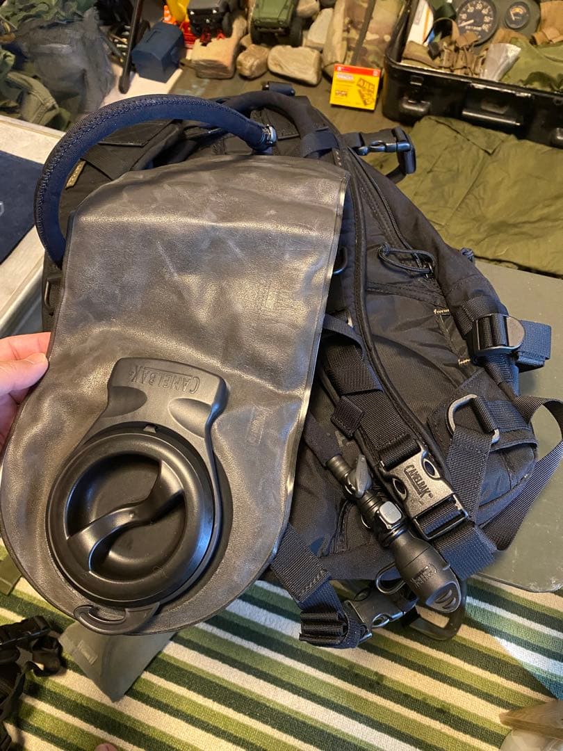 お*か様 米軍　 CAMELBAK ブラックバックパック ハイドレーション付き