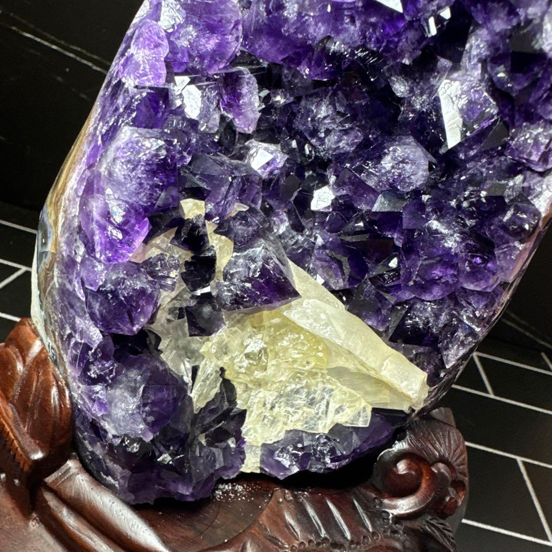 【極上品】ウルグアイ産　アメジストドーム　カルサイト共生