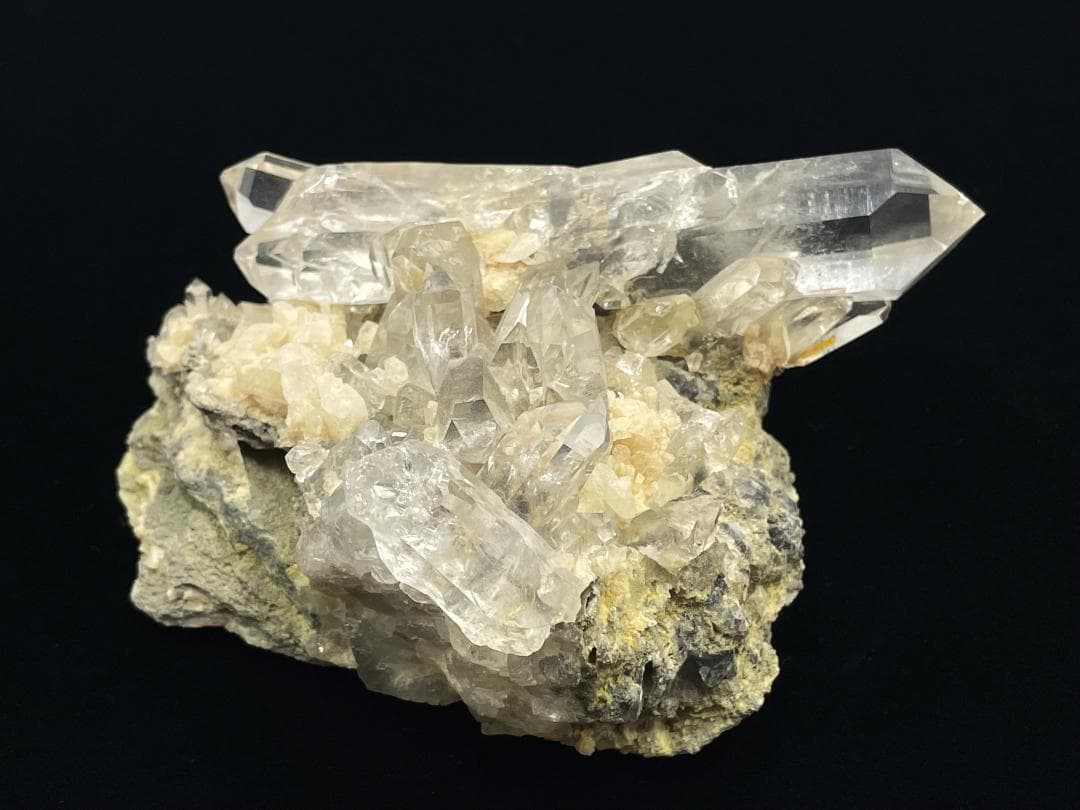 原石クラスター（ヒマラヤ水晶【ガネッシュヒマール】）