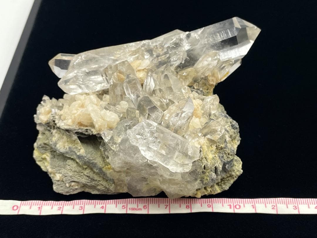 原石クラスター（ヒマラヤ水晶【ガネッシュヒマール】）