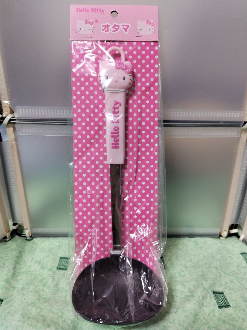 ハローキティ　お玉　ターナー　計量カップ　箸ばし　タッパー×２個　キッチンツール