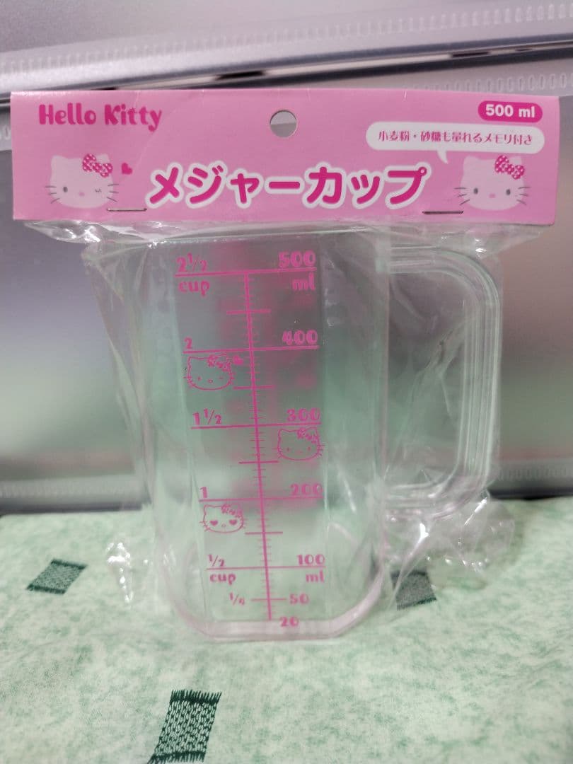 ハローキティ　お玉　ターナー　計量カップ　箸ばし　タッパー×２個　キッチンツール