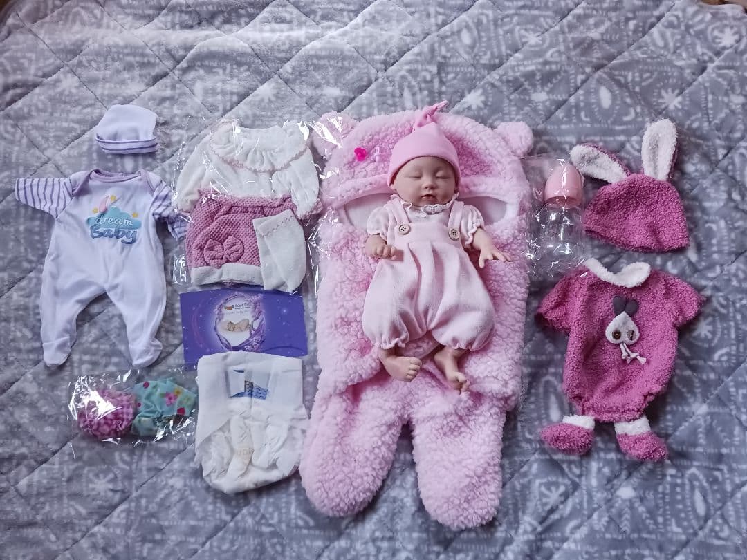 寝顔がキュートなリボーンドール　フルシリコン　お着替え付き！