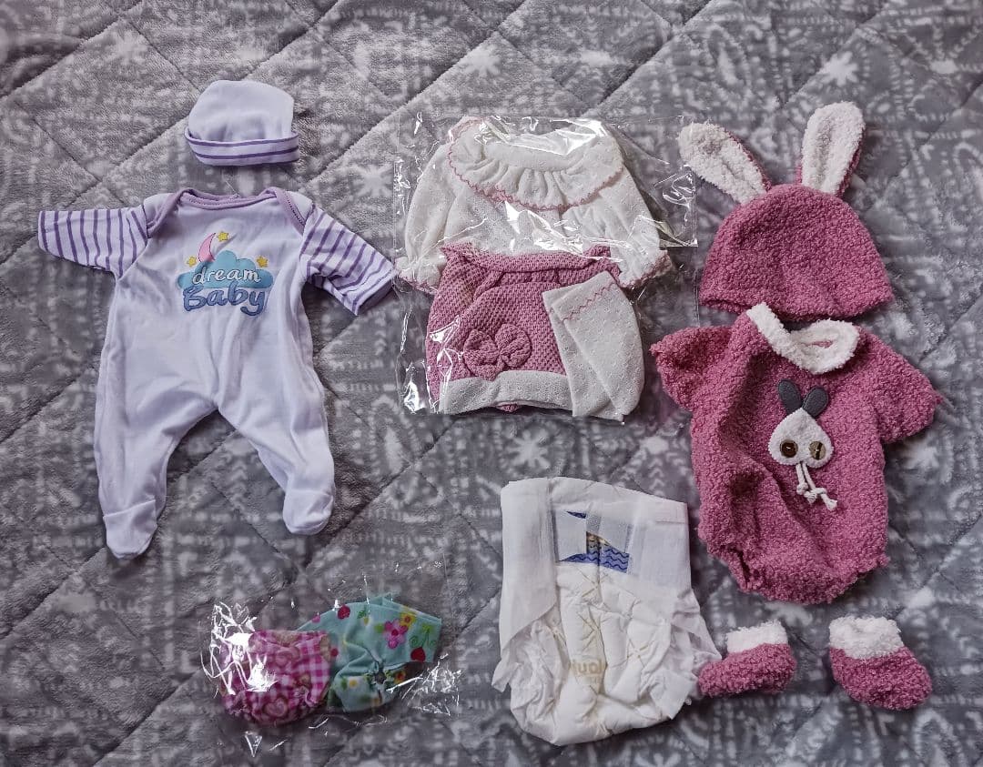 寝顔がキュートなリボーンドール　フルシリコン　お着替え付き！