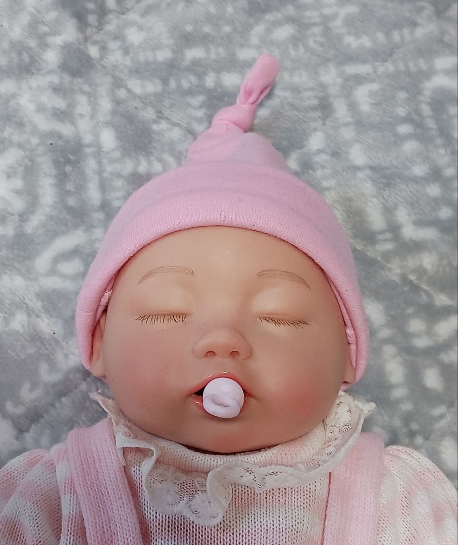 寝顔がキュートなリボーンドール　フルシリコン　お着替え付き！