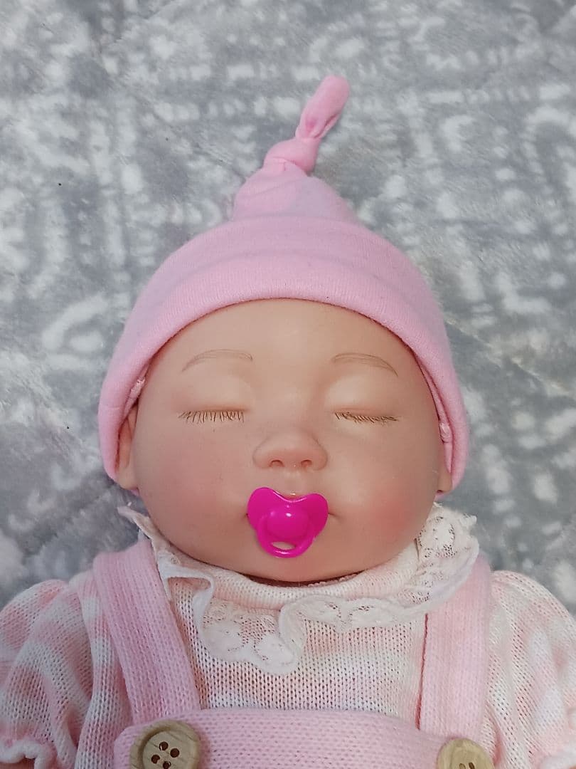 寝顔がキュートなリボーンドール　フルシリコン　お着替え付き！
