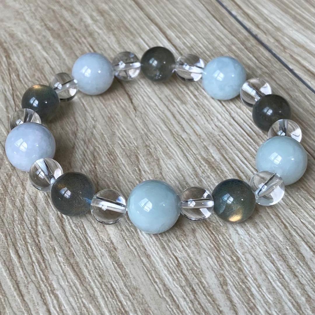 神秘の輝きと魔法の石でエネルギーバランスを整える・ パワーストーンブレスレット