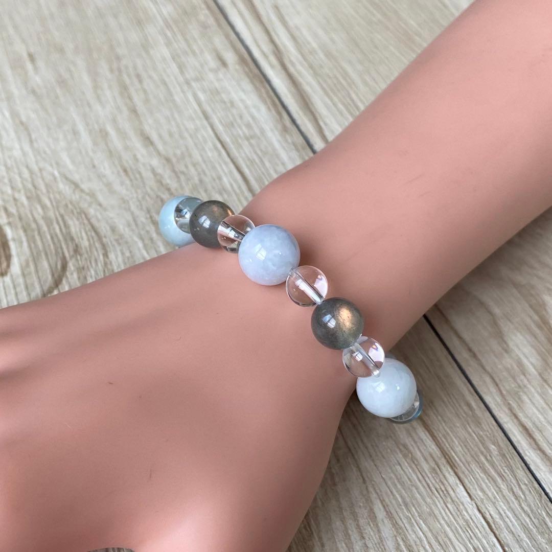 神秘の輝きと魔法の石でエネルギーバランスを整える・ パワーストーンブレスレット